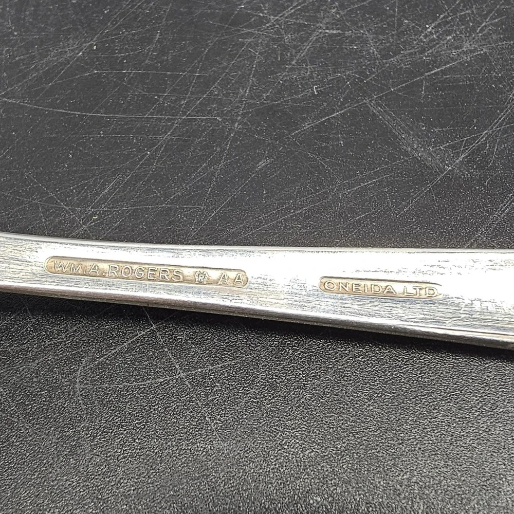 Vintage WM A ROGERS A1 PLUS ONEIDA SILVERPLATE 9.5